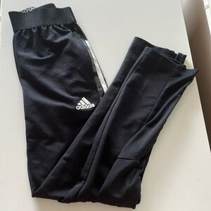 Children’s M workout pants with zipper pockets